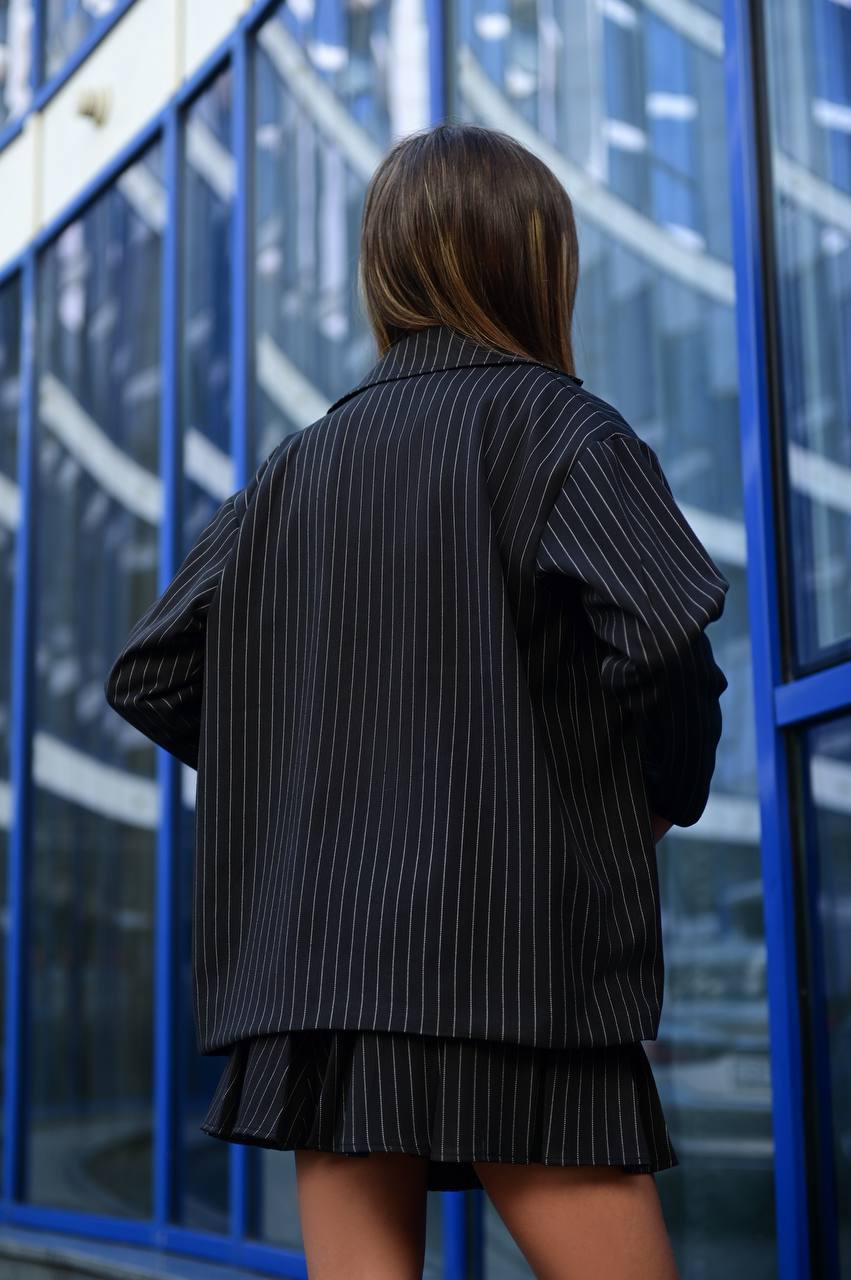 Підлітковий комплект у смужку з жакетом і спідницею 2584 — Чорний