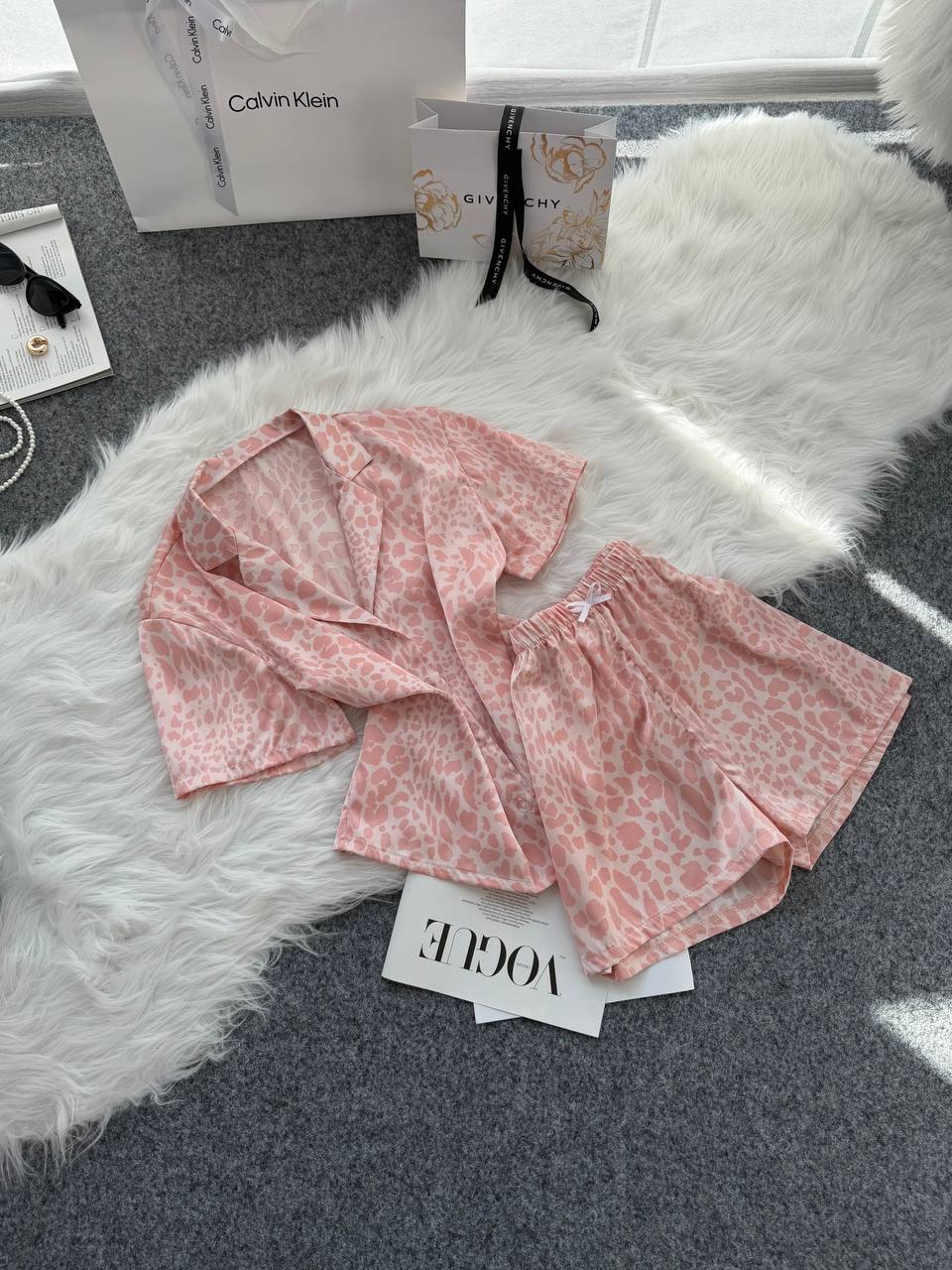 Шовкова піжамка сорочка шорти 787 — пудра