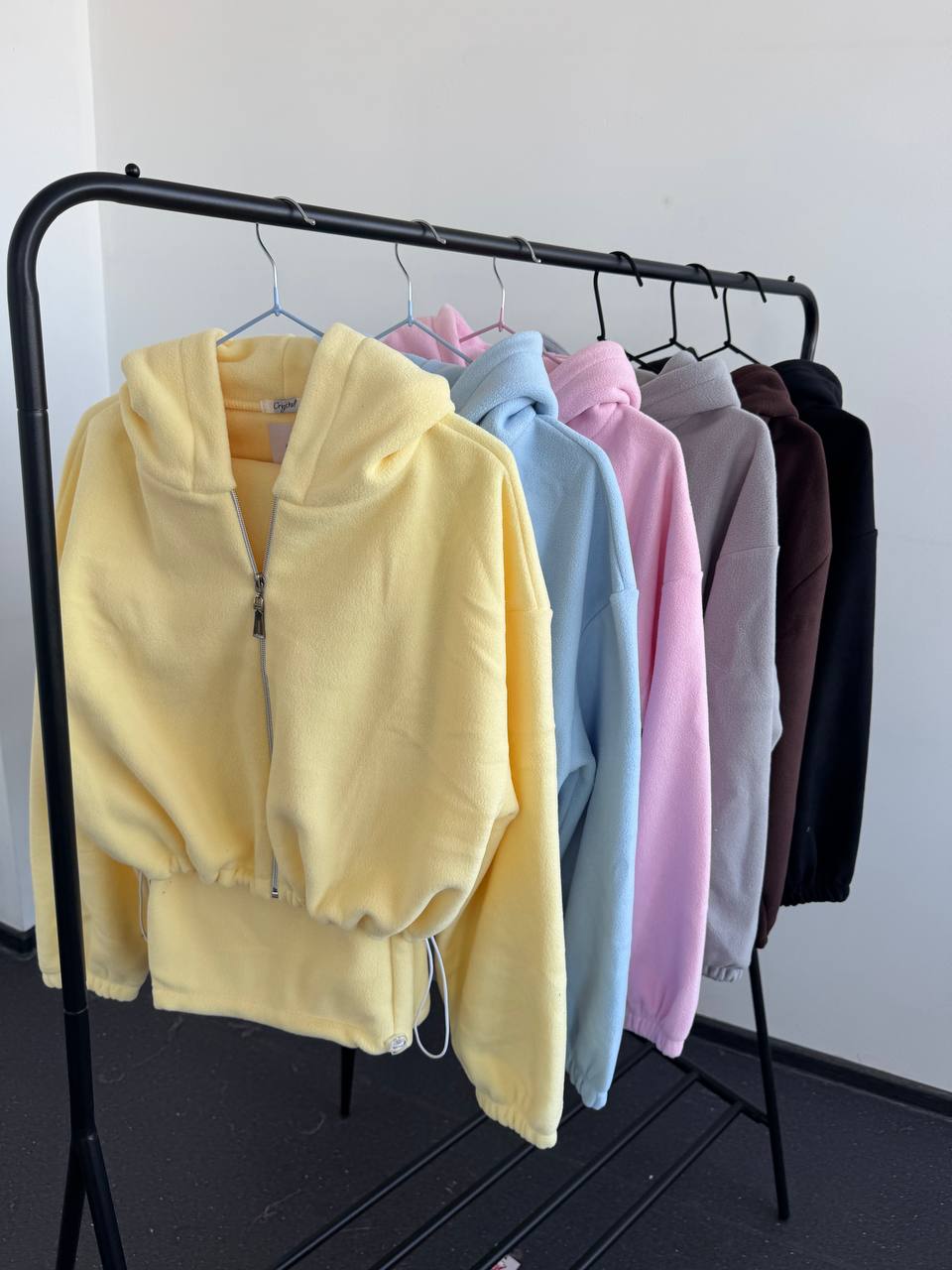 Яскраві затишні флісові костюми oversize кофта на змійці з об’ємними рукавами вільні штани на резинці знизу 1257 — Шоколад