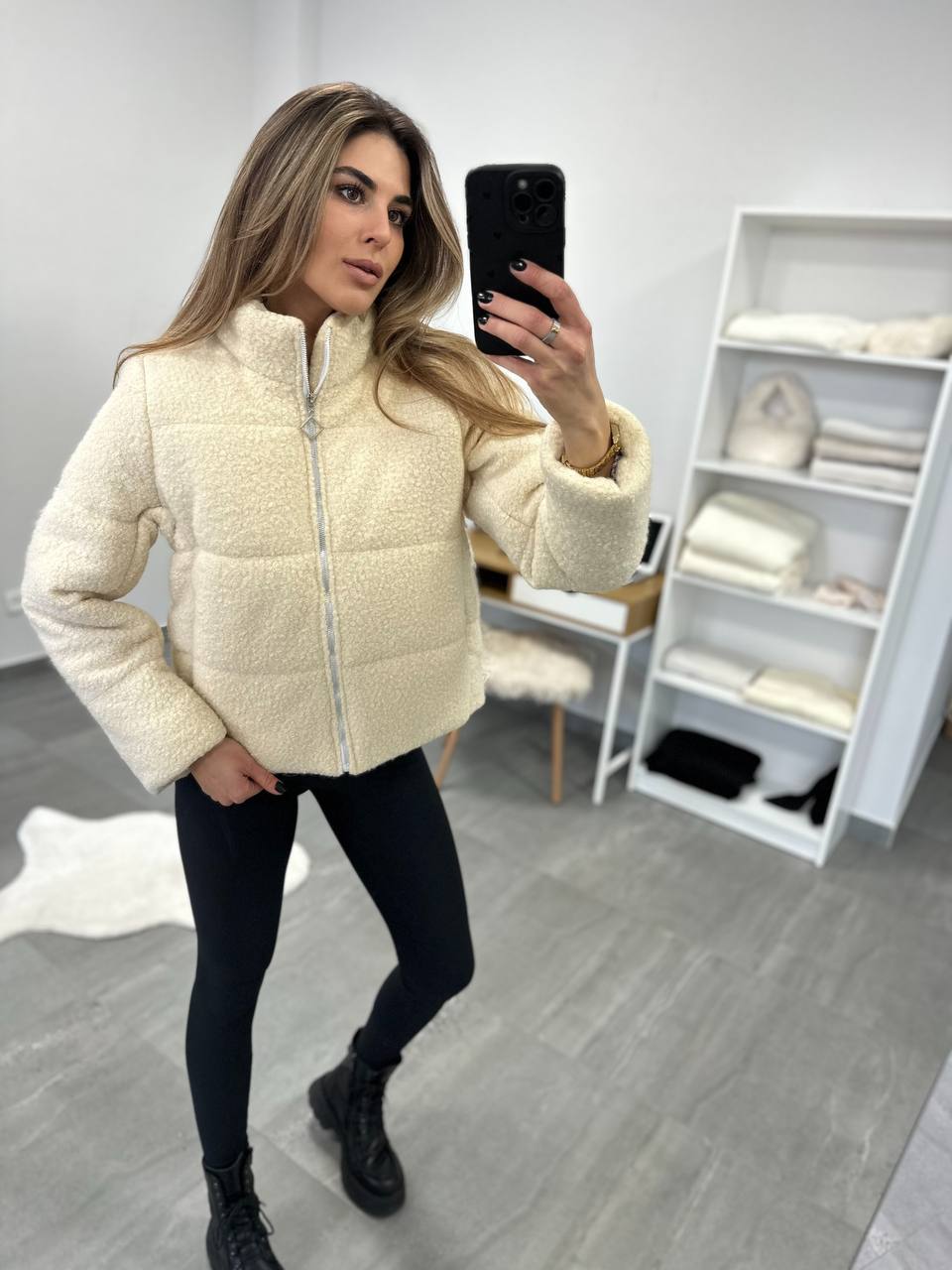 Демісезонна куртка букле 4268 — молоко