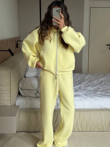 Спортивний костюм об'ємна кофта на блискавці з подвійним замком штани висока посадка 596 купити photo 2025 10 26 07 11 37