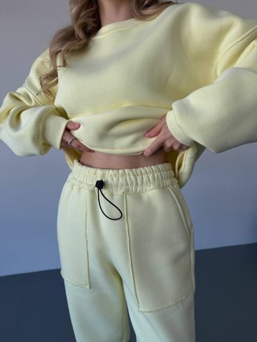 Спортивний базовий костюм свытшот великі нашивні кармани 523 купити photo 2025 10 26 23 36 19