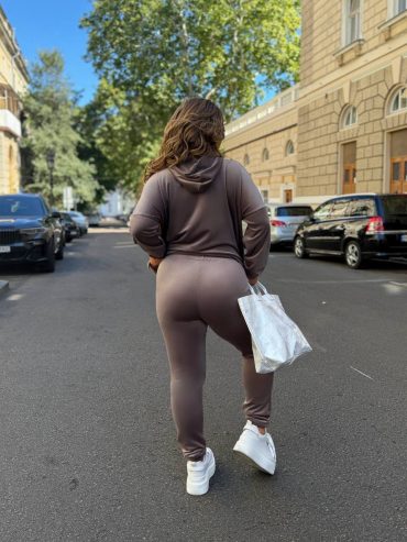 Велюровий спортивний костюм карман кенгуру 0351 купити photo 2026 01 19 23 36 44 2