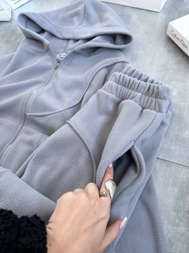 Флісовий костюм джогери висока посадка з оригінальними перестрочками худі на змійці з капюшоном 1180 купити photo 2026 01 25 05 25 06