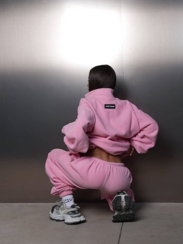 Обʼємний костюм з теплого флісу зіпка на блискавці з нашивками 2090 купити photo 2026 02 01 10 46 06