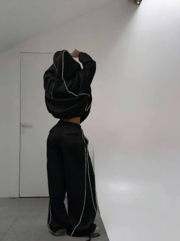 Спортивний костюм на флісі oversize з акцентним кроєм та контрастними швами 1076 купити photo 2026 02 02 11 55 58