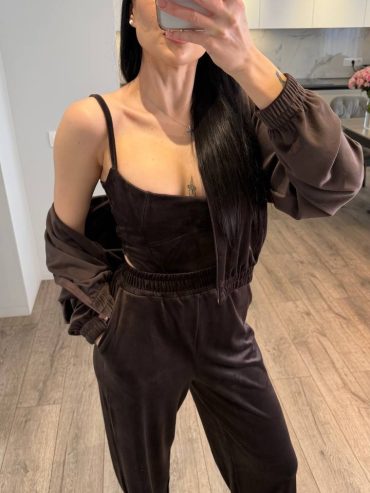 Велюровий костюм трійка боді на бретелях штани кофтина на блискавці з капюшоном 1298 купити photo 2026 02 04 22 01 19