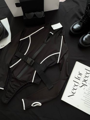 Силуетне чорне боді з молнією ворот стійка білі контурні лінії розріз для пальця пояс 405 купити photo 2026 02 06 11 28 31