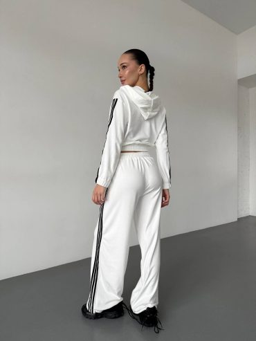 Велюровий костюм лампас 1923 купити photo 2026 02 10 11 07 48 2