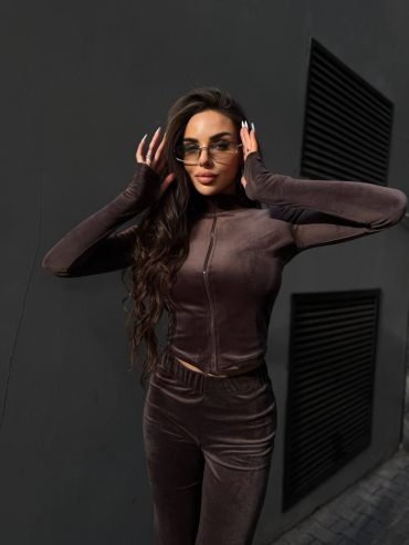 Велюровий костюм штани кльош коротка кофта на блискавці з отворами під пальчики 409 купити photo 2026 02 12 10 46 32