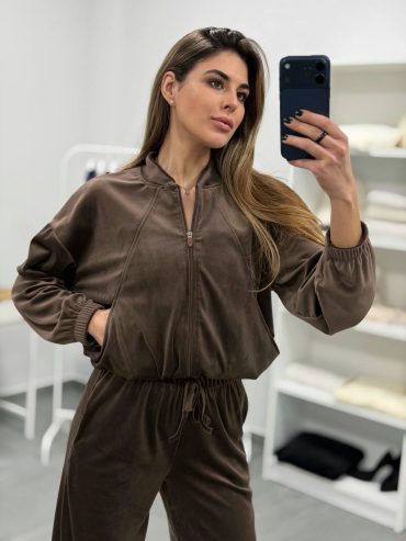 Базовий велюровий костюм штани на затяжках бомбер 1903 купити photo 2026 02 14 06 57 48