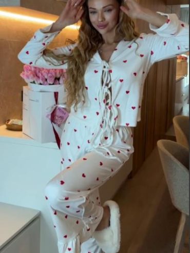 Велюрова біла піжама з червоними чорними сердечками кофта штани 433 купити viber 2026 02 12 21 47 49 664