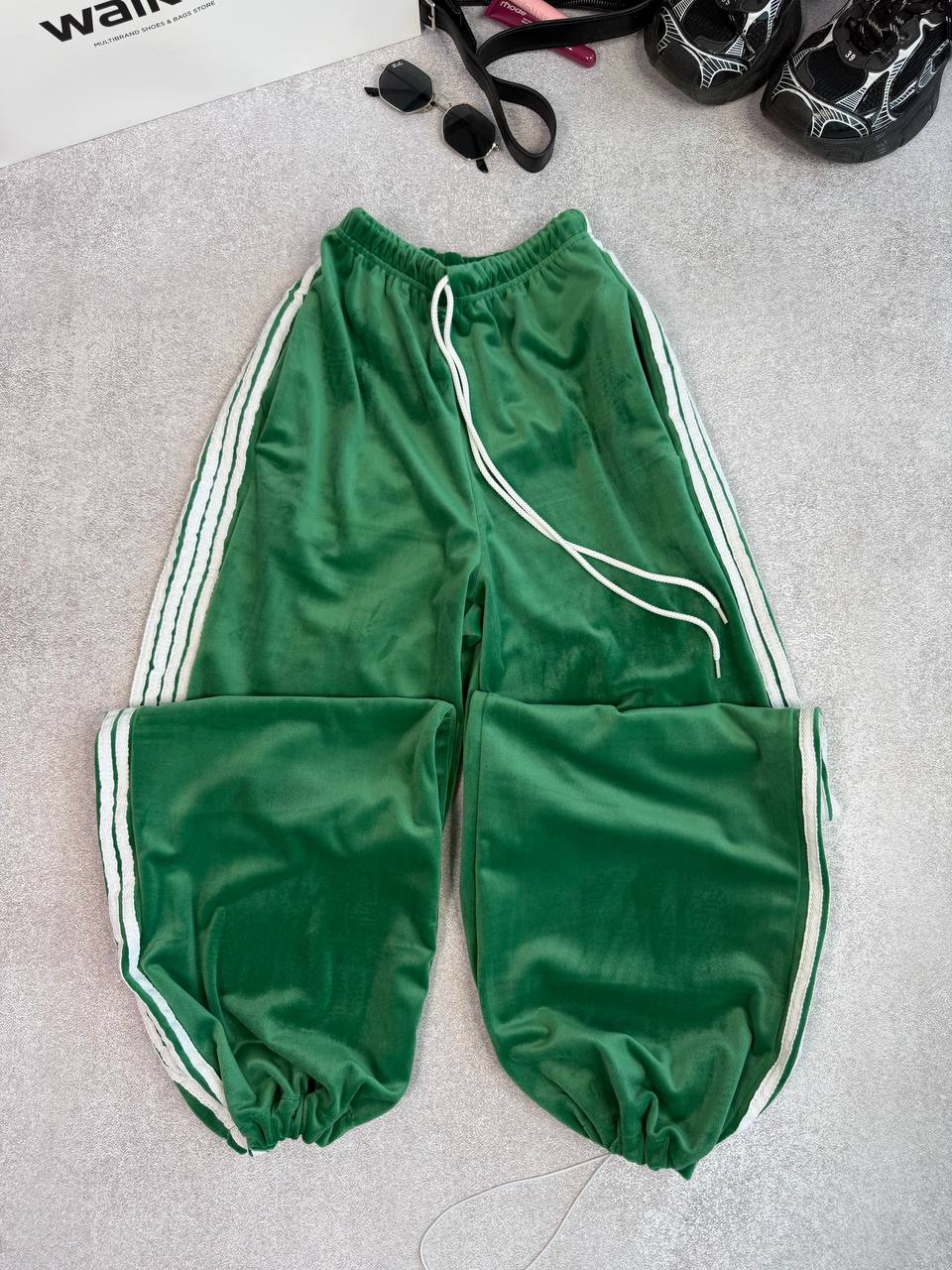 Велюрові штани фіксатори лампаси 262 купити photo 2026 03 26 19 51 44