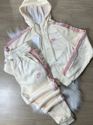 Велюровий костюм з вишивкою 272 купити photo 2026 04 07 22 56 42