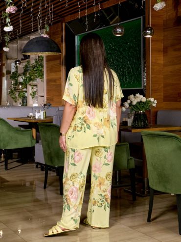 Літній комплект віскоза футболка прімі штани в трояндах 2030 купити photo 2026 04 08 01 07 07