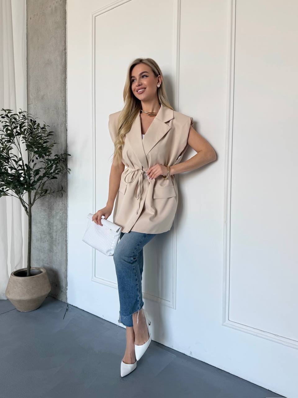 Подовжений жилет з плечиками та поясом на підкладі без рукавів 1724 купити photo 2026 04 09 09 32 15 2