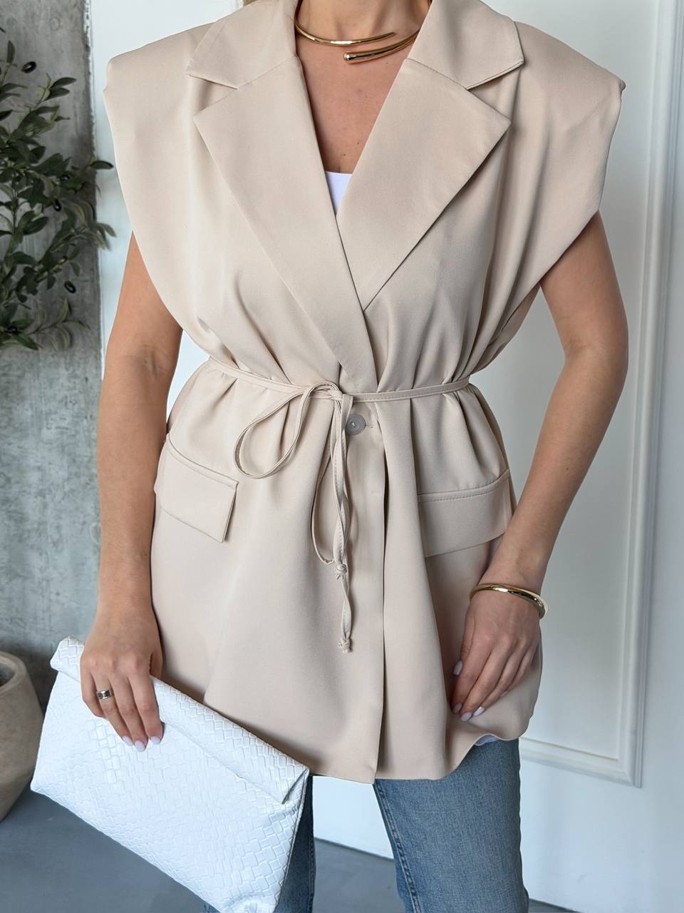 Подовжений жилет з плечиками та поясом на підкладі без рукавів 1724 купити photo 2026 04 09 09 32 15