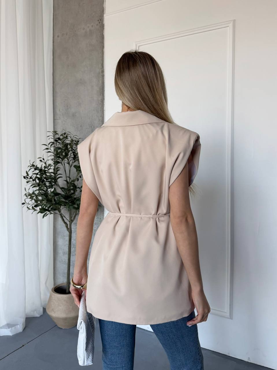 Подовжений жилет з плечиками та поясом на підкладі без рукавів 1724 купити photo 2026 04 09 09 32 16