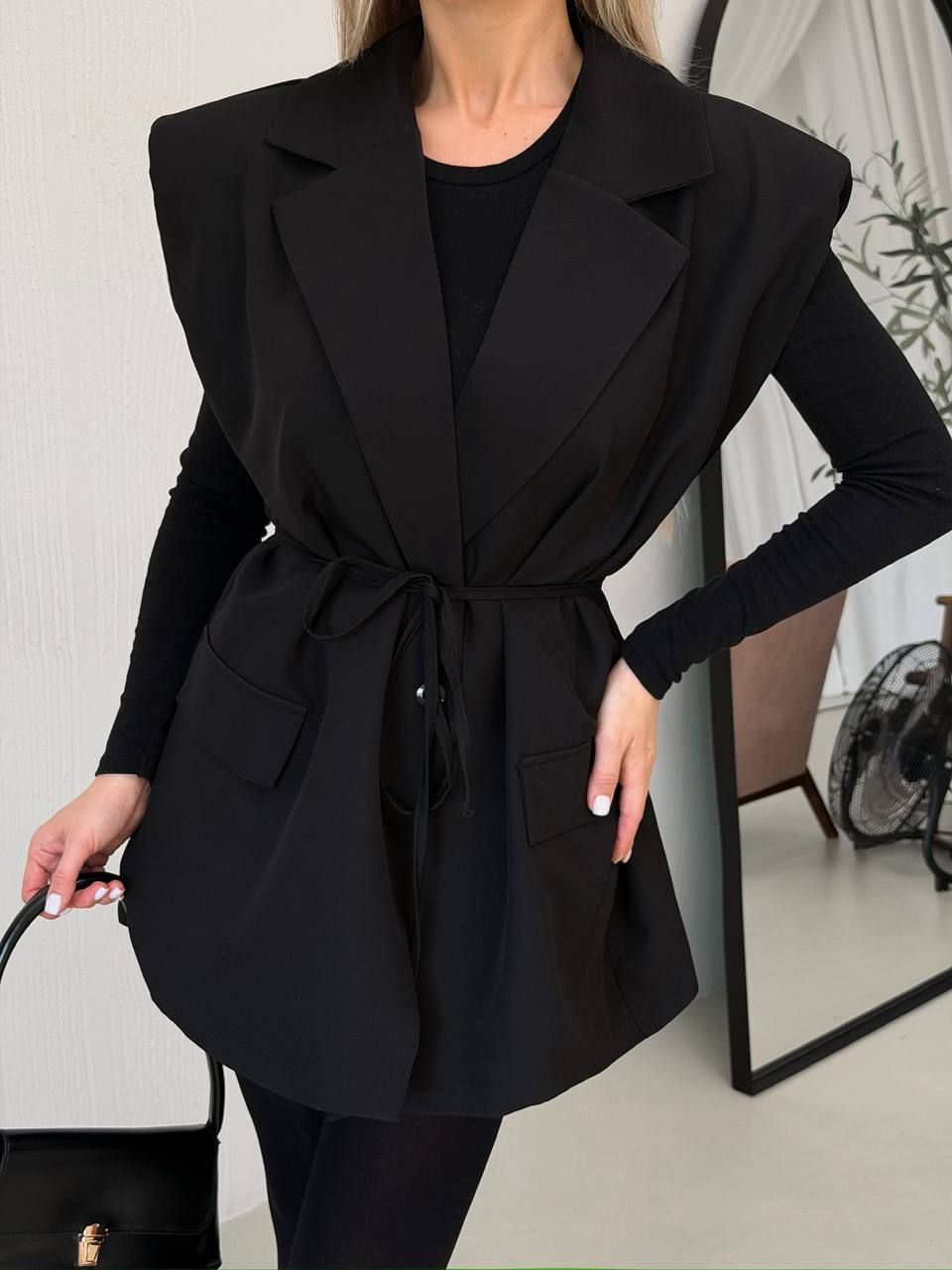 Подовжений жилет з плечиками та поясом на підкладі без рукавів 1724 купити photo 2026 04 09 09 32 20