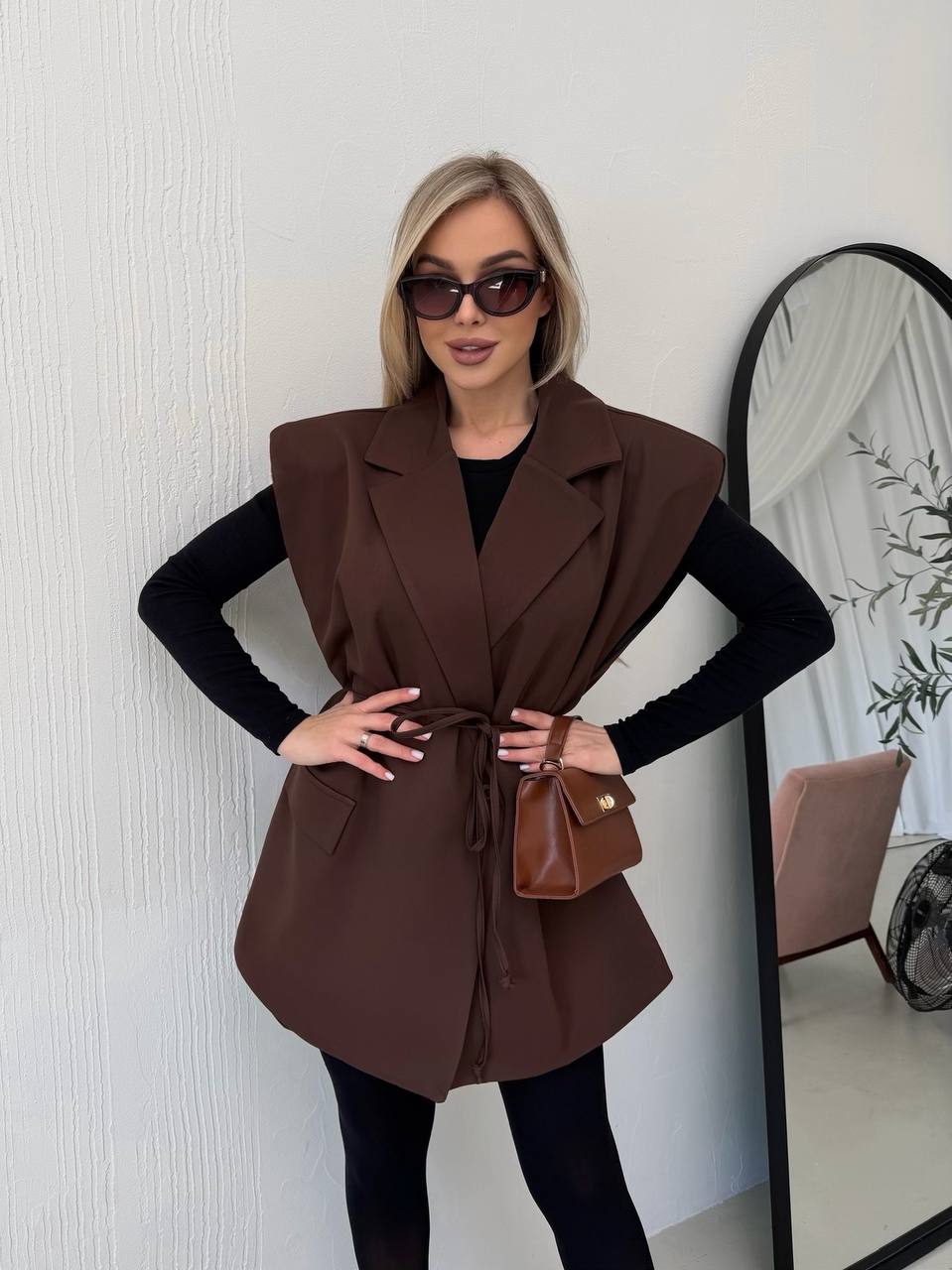 Подовжений жилет з плечиками та поясом на підкладі без рукавів 1724 купити photo 2026 04 09 09 32 25