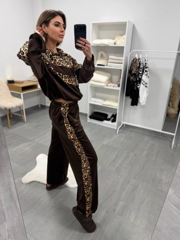 Велюровий костюм з анімалістичними лампасами 1944 купити photo 2026 04 13 18 41 22