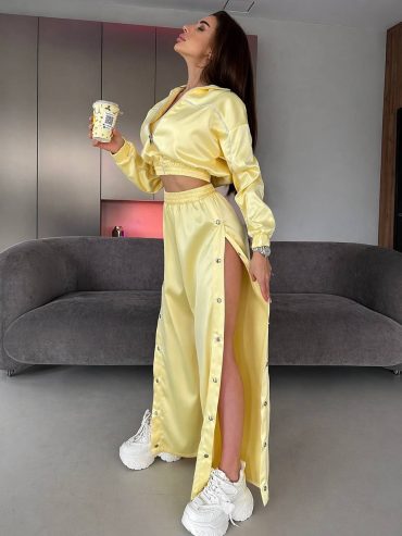 Шовковий костюм трансформер кофта вкорочена на змійці з кантом топ бандо штани на закльопках по боках 1219 купити photo 2026 04 24 19 39 34