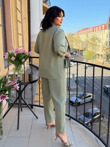 Брючний костюм трійка з брошкою 4446 купити photo 2026 05 22 08 23 18 2